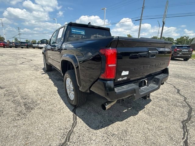 2025 Toyota Tacoma SR5 - Photo 3