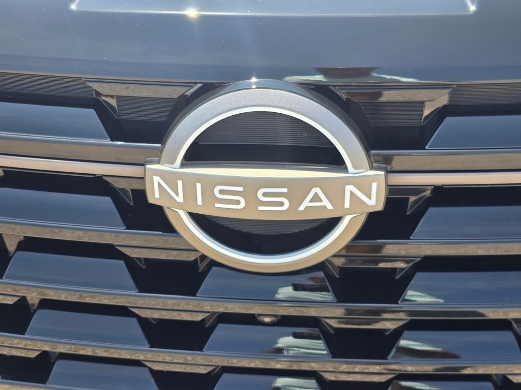 Used 2026 White Nissan Platinum image 3