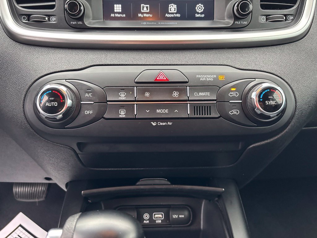 Used 2018 White Kia LX image 19