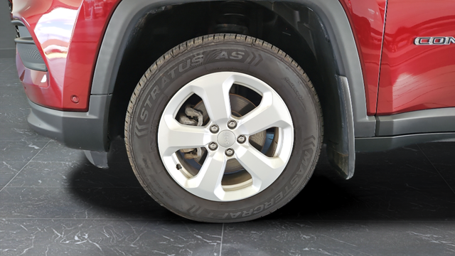 Used 2022 Velvet Red Pearlcoat Jeep Latitude image 32