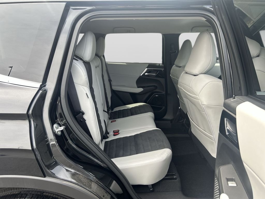 New 2026 BLK DIAMOND Mitsubishi SE image 17
