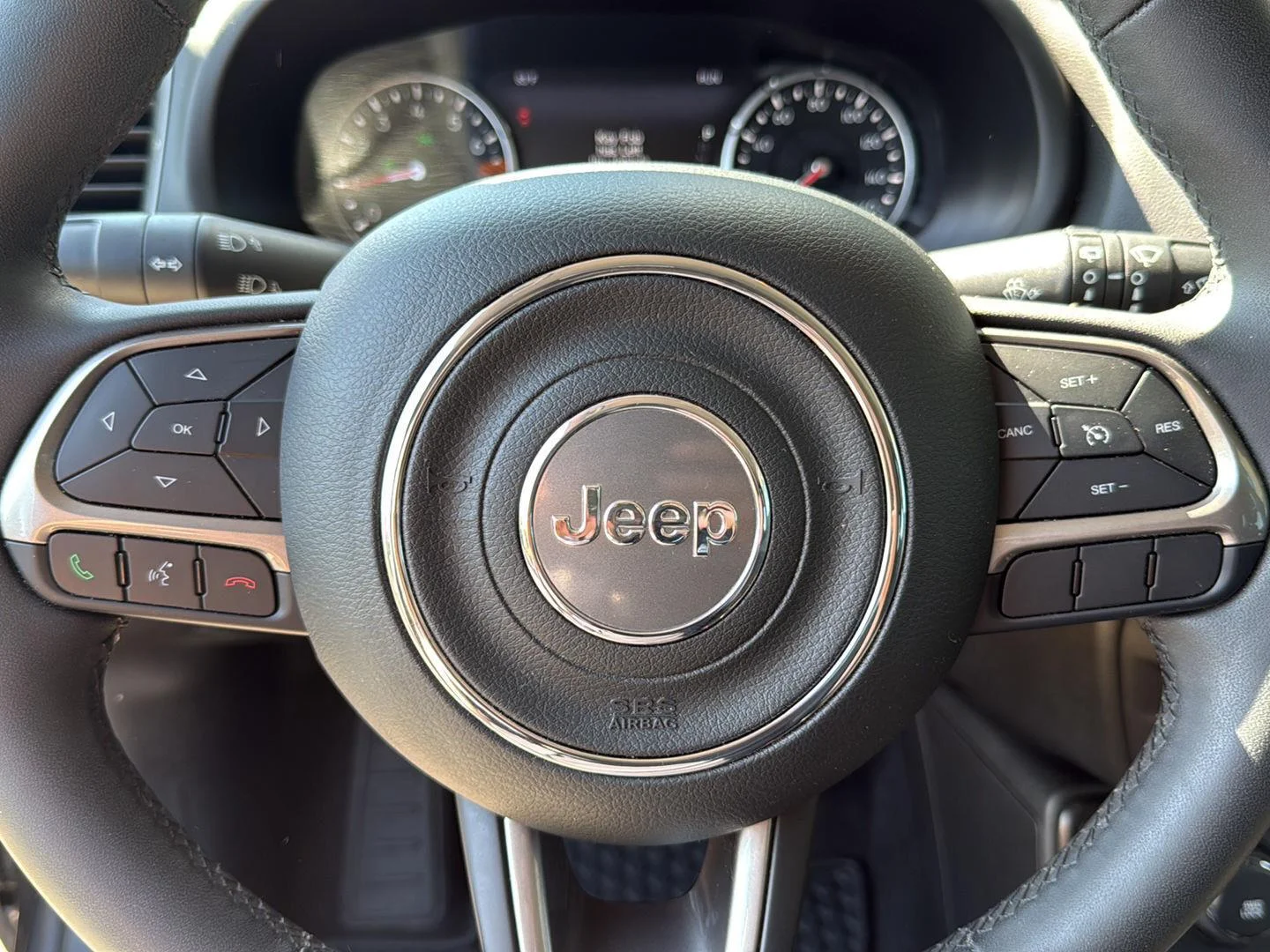 Used 2022 Black Clearcoat Jeep Latitude image 15