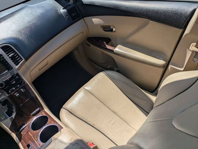 Used 2013 White Toyota LE image 17