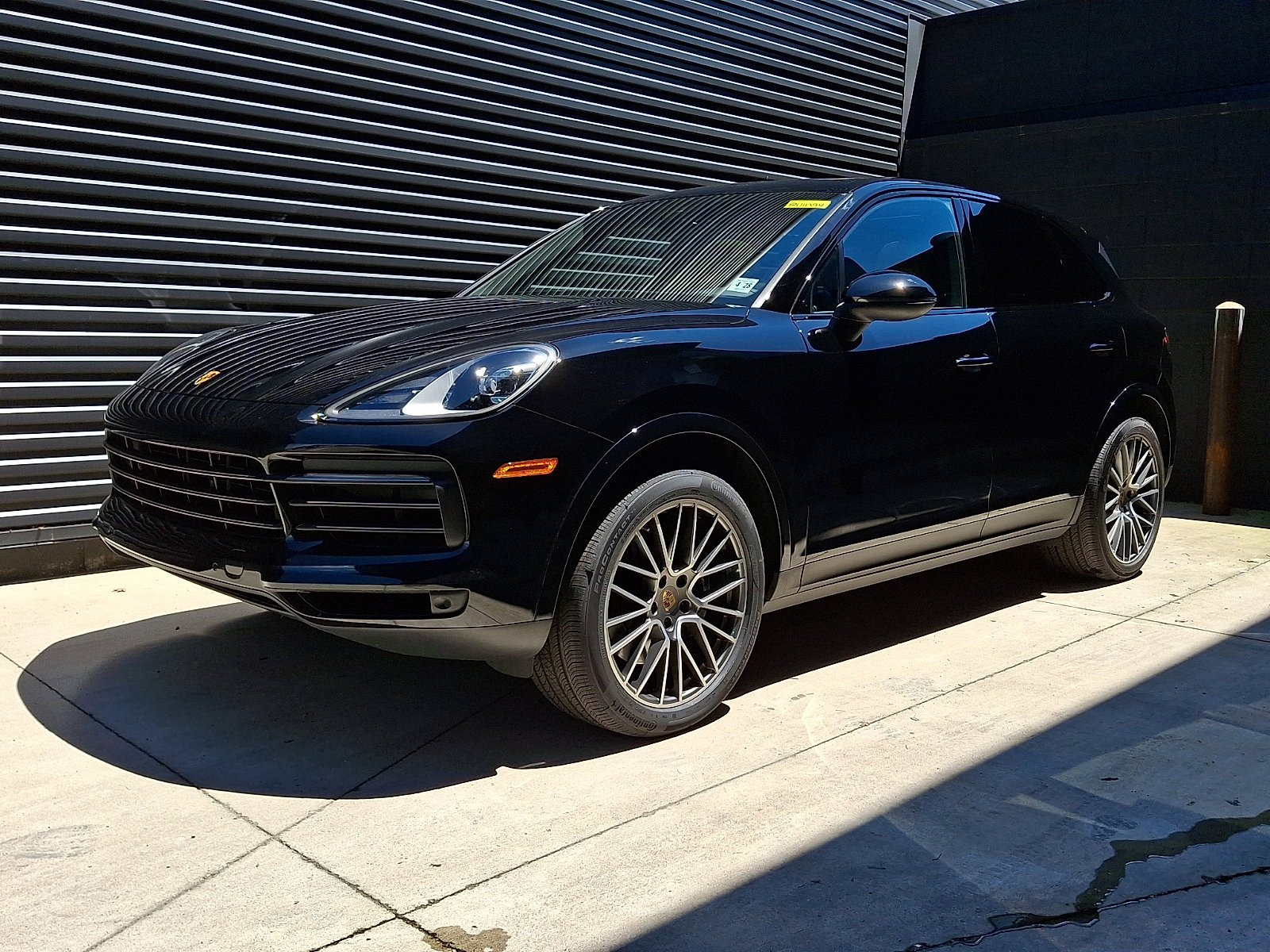 2023 Porsche Cayenne Platinum Edition's photo