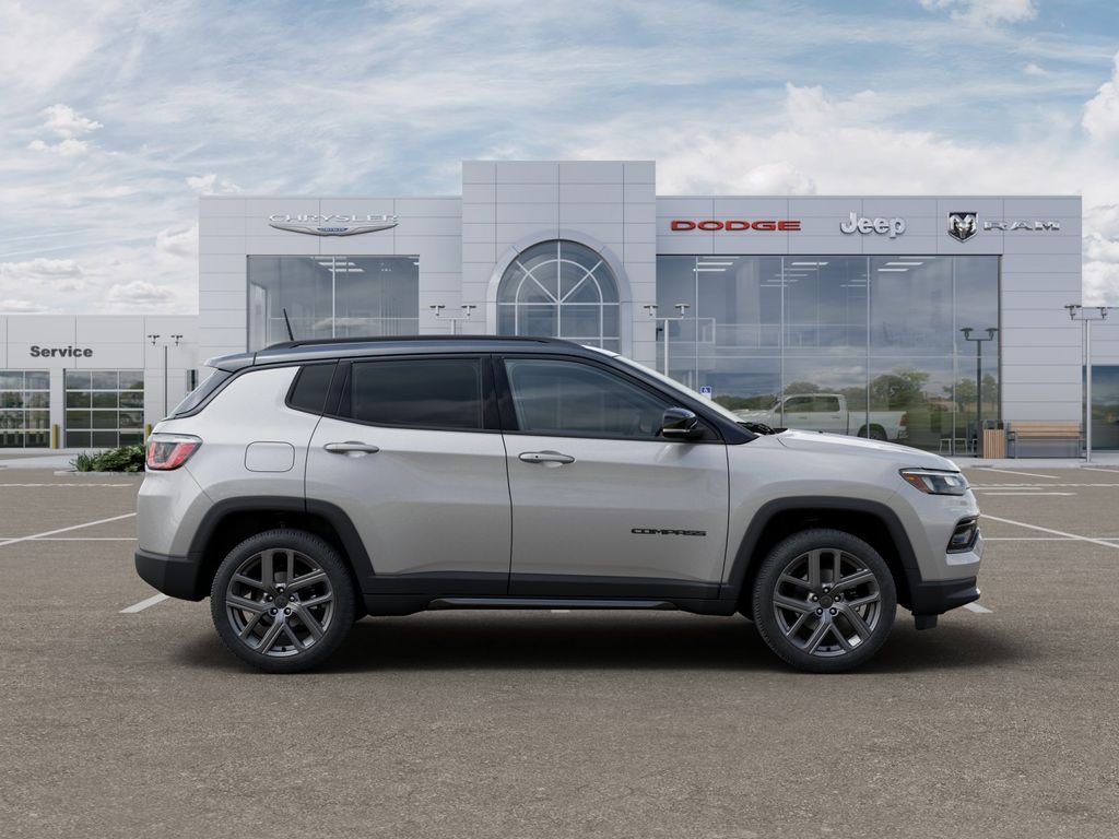 New 2025 Silver Zynith Metallic Clear-Coat Exterior Paint Jeep Limited image 21