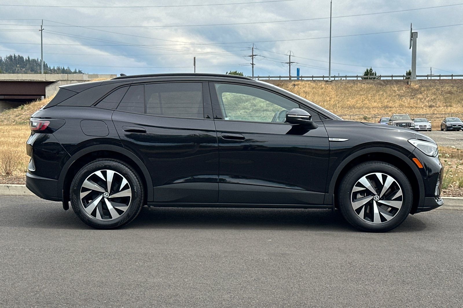 Used 2023 Volkswagen ID.4 PRO with VIN 1V2DNPE8XPC028616 for sale in Eugene, OR