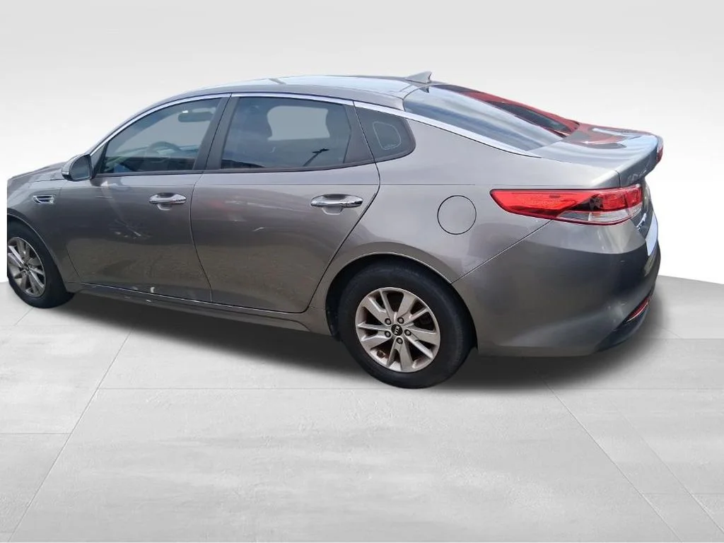 Used 2017 Silver Kia LX image 4