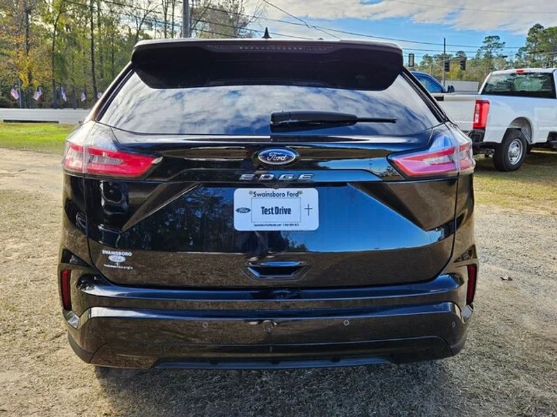 Used 2024 Agate Black Metallic Ford ST-Line image 11