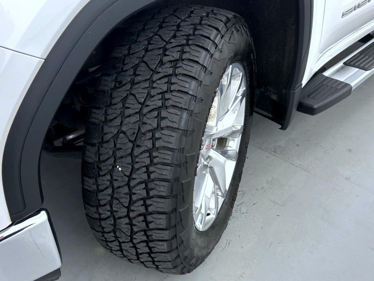 Used 2021 White GMC SLT image 24