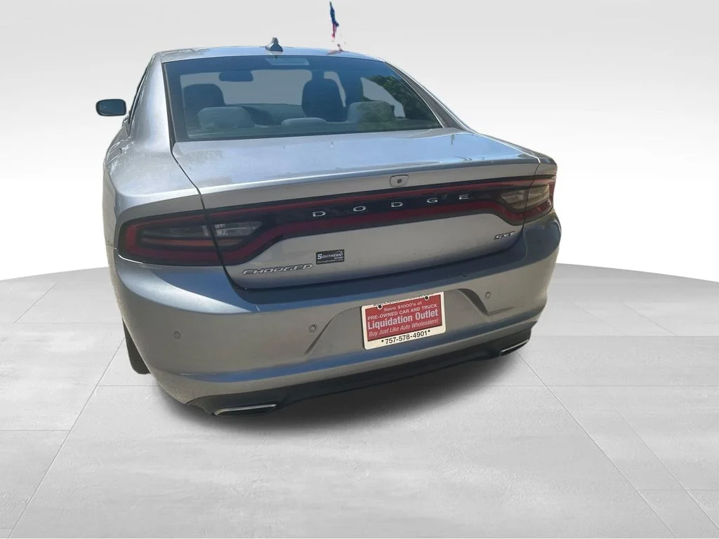 Used 2018 Silver Dodge V6 image 24