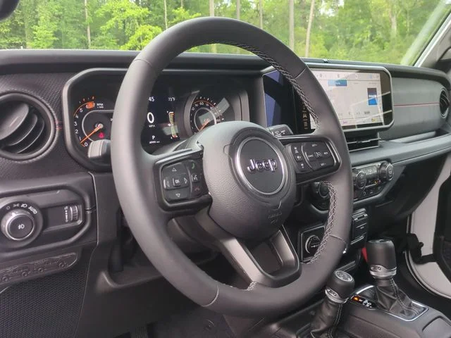 Used 2025 White Jeep Rubicon X image 31