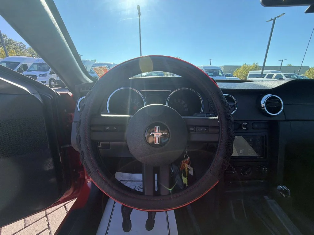 Used 2006  Ford GT Deluxe image 16