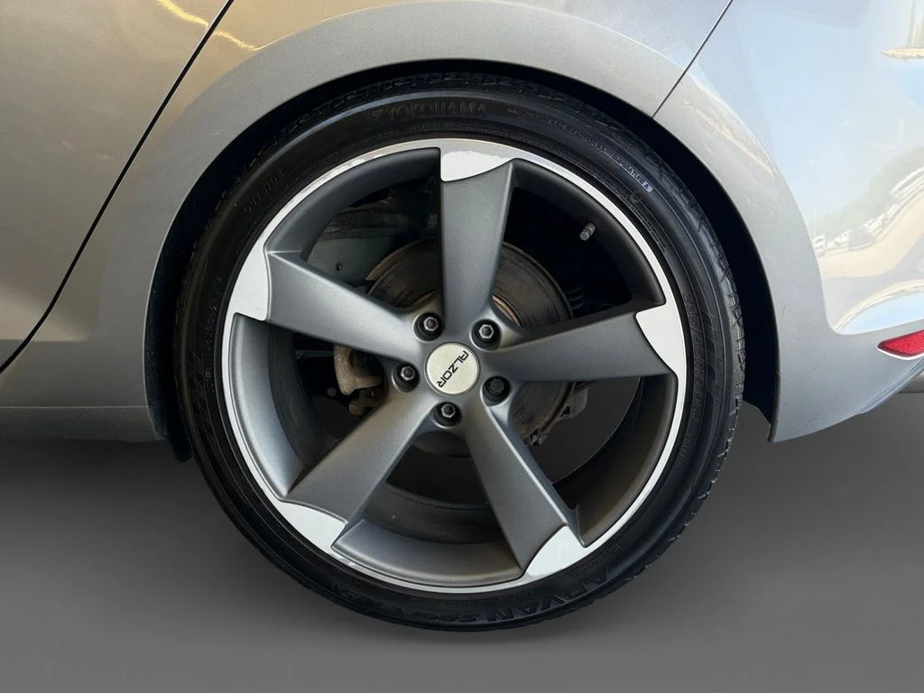Used 2017 Silver Volkswagen Wolfsburg image 16