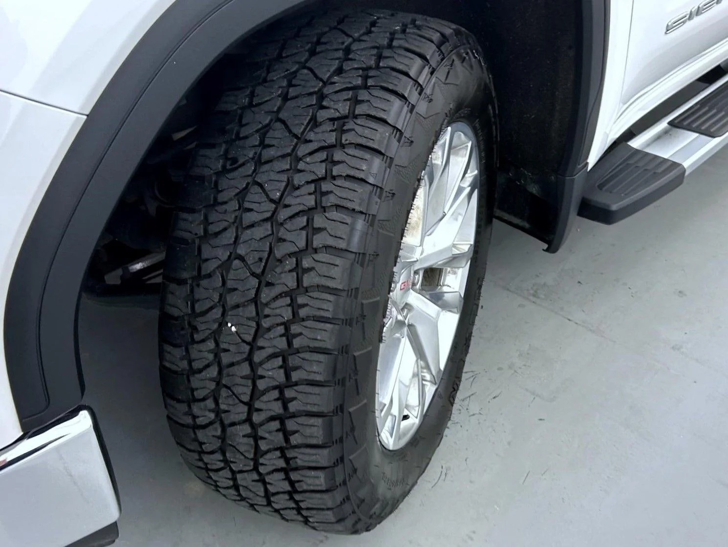 Used 2021 White GMC SLT image 24