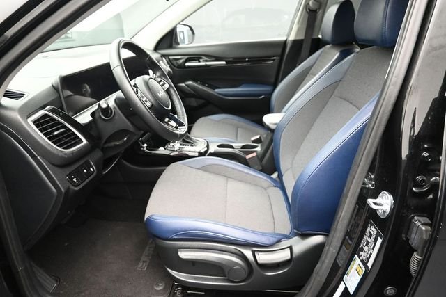 Used 2024 Black Kia S image 21