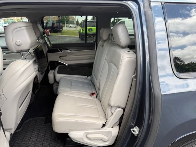 Used 2024  Jeep Series III image 9