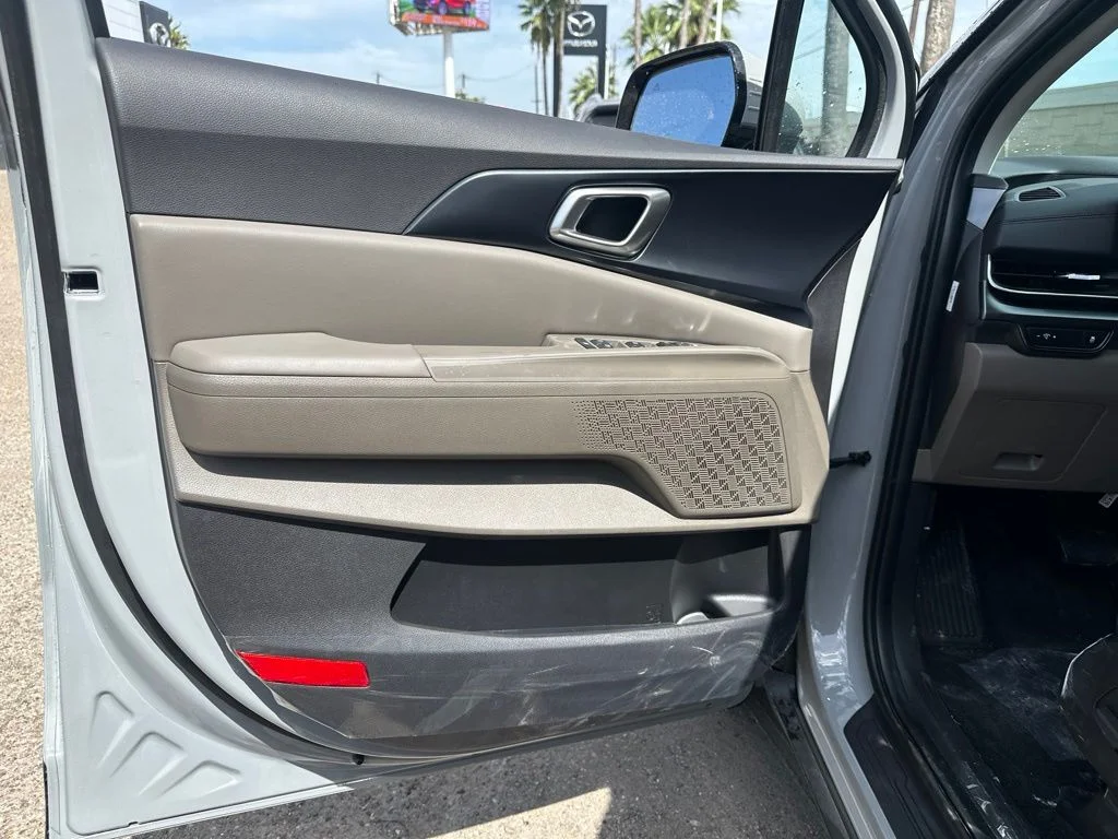 New 2027 White Kia LXS image 7
