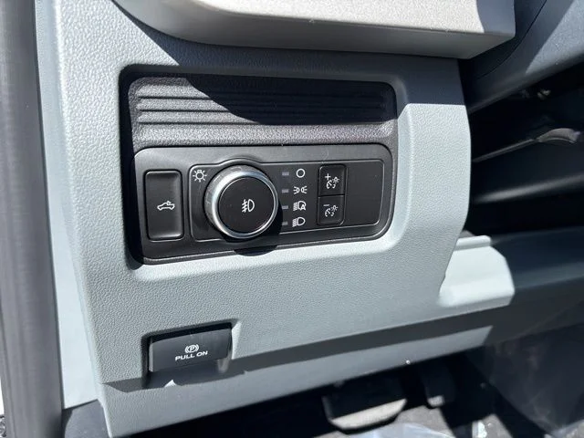 New 2026 Oxford White Ford XL image 17