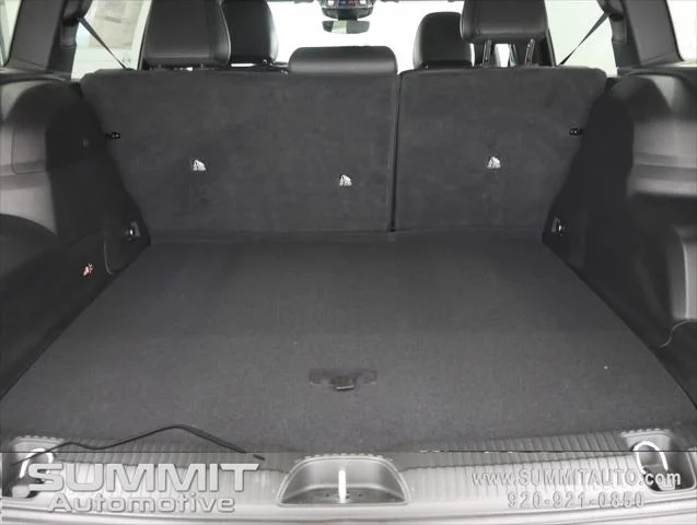 New 2026 Diamond Black Crystal Pearl-Coat Exterior Paint Jeep Limited image 27