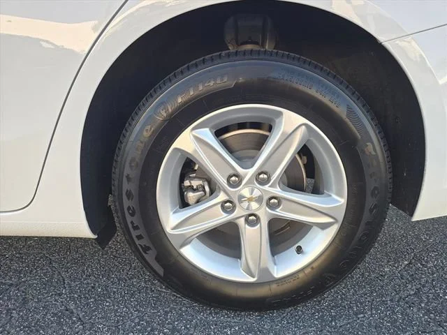 Used 2025 Summit White Chevrolet LS image 33