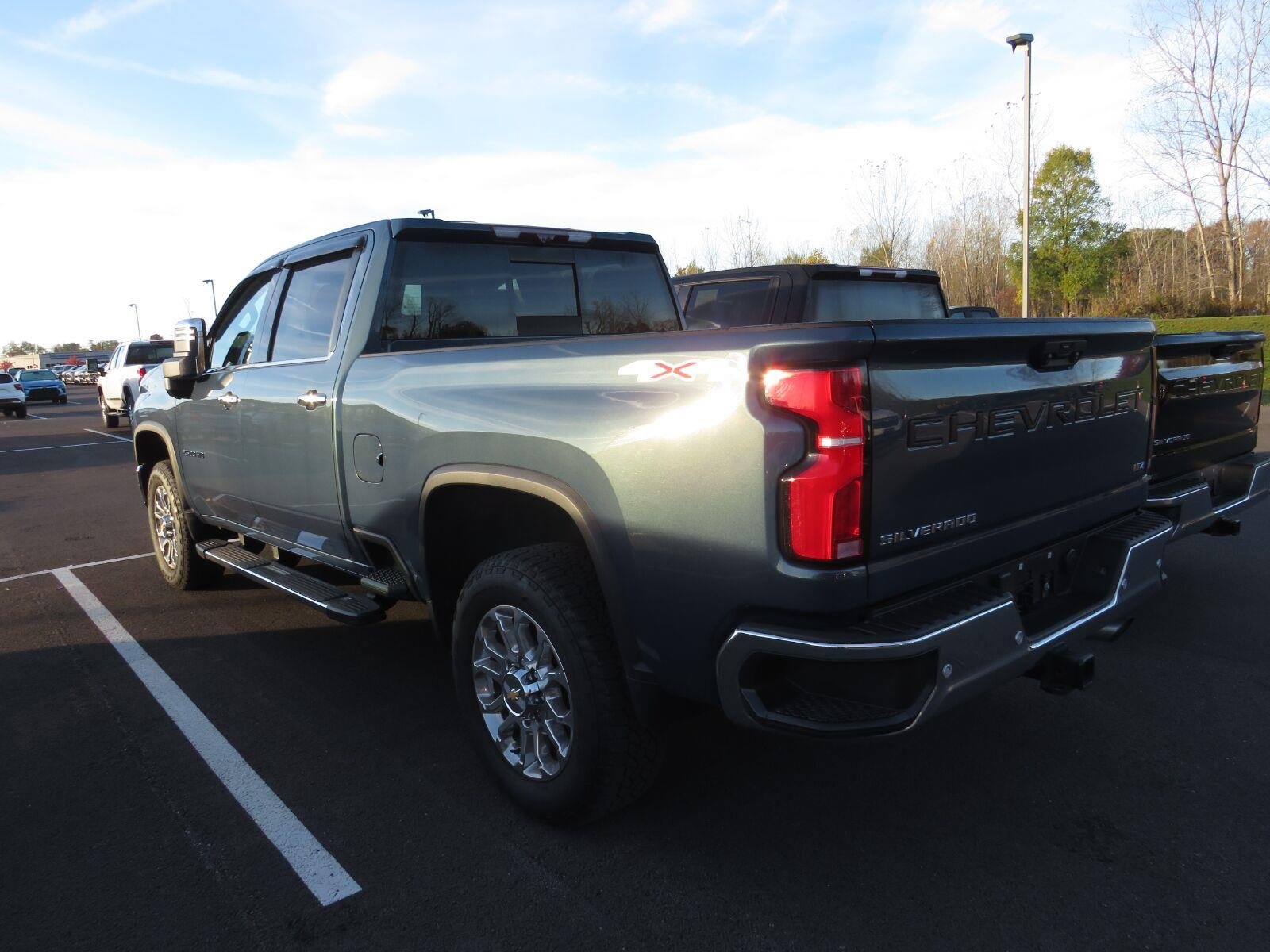 Used 2024  CHEVROLET TRUCK  image 10