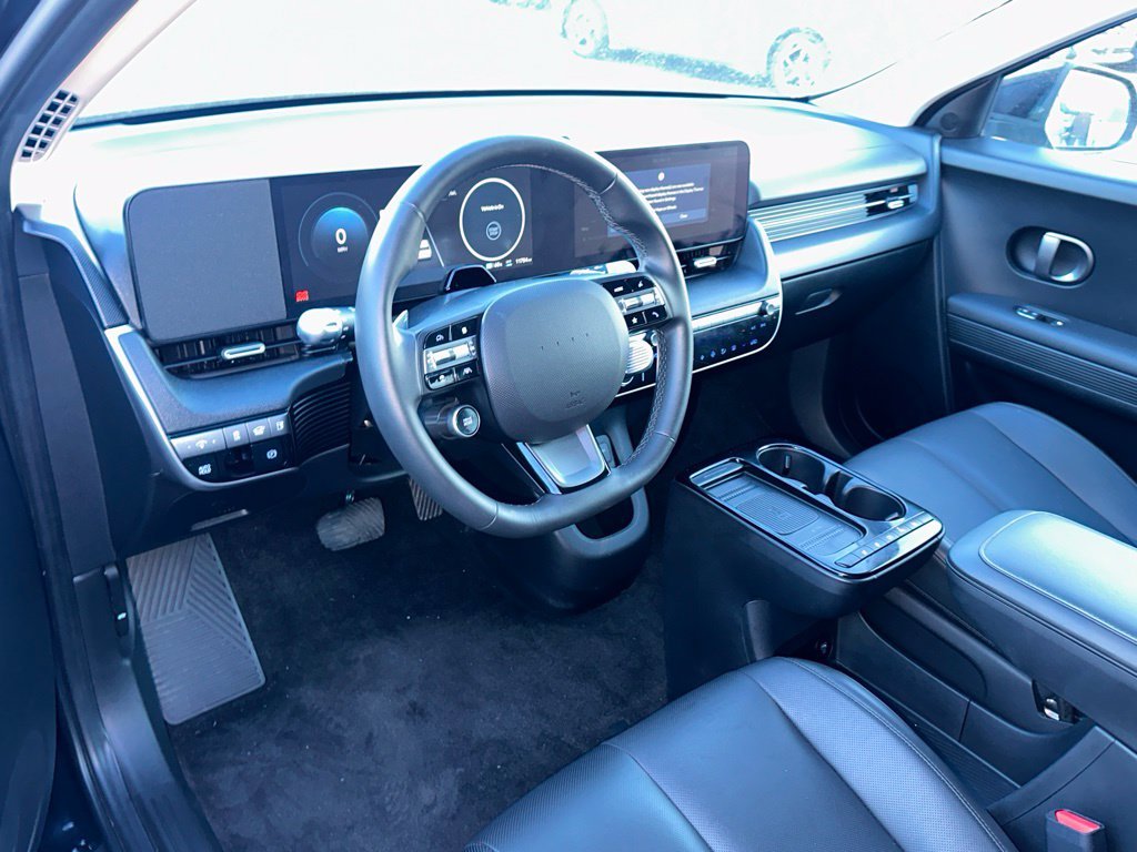 Used 2025 Black Hyundai SEL image 15