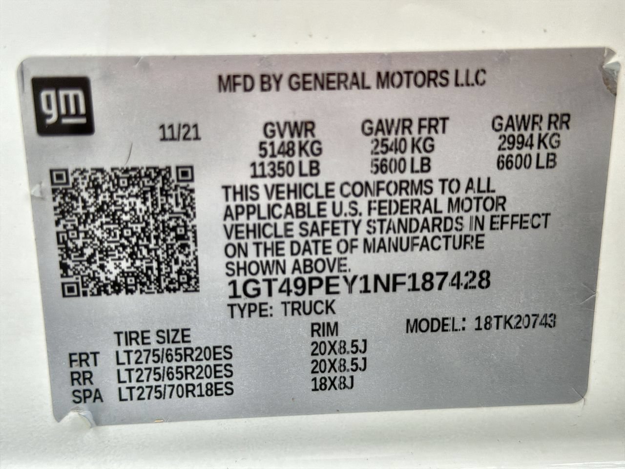 Used 2022 Summit White GMC AT4 image 29