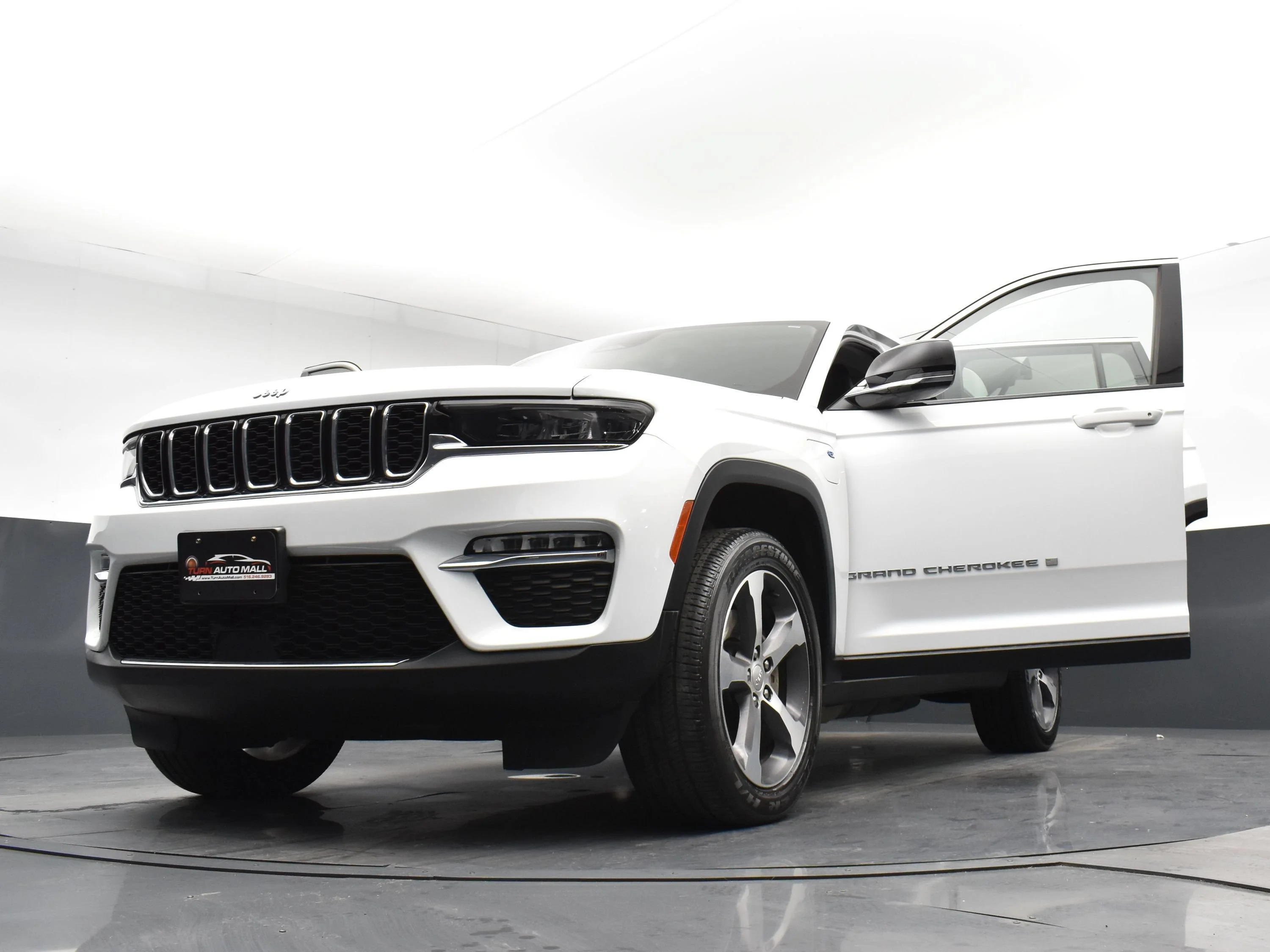 Used 2023 Bright White Clearcoat Jeep  image 29