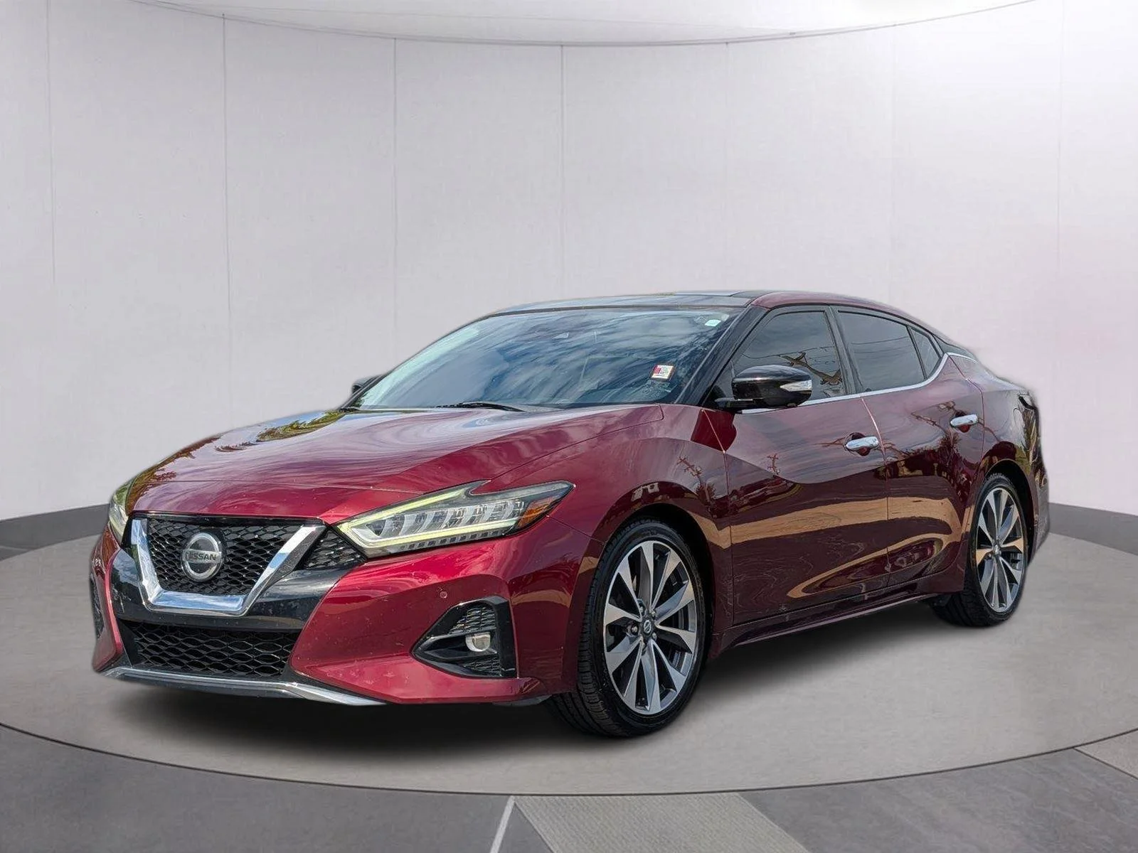 Used 2019 Super Black Nissan Platinum image 1