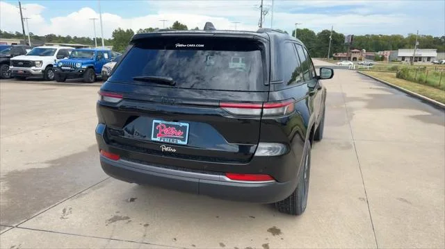 New 2027 High-Gloss Black Paint Jeep Laredo Altitude image 8