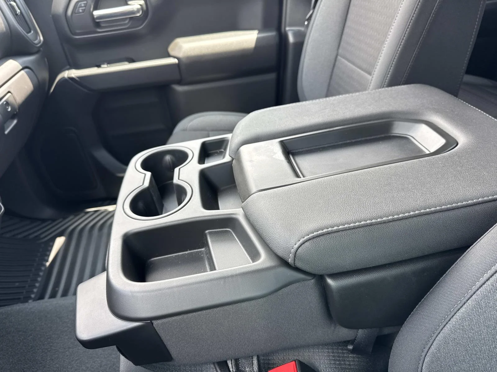 Used 2024 STERLING GRAY MET Chevrolet Custom image 26