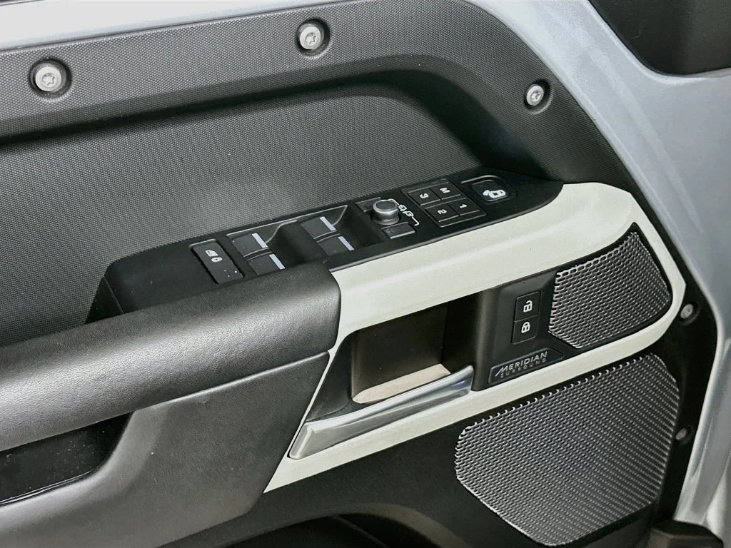 Used 2022  Land Rover XS Edition image 19