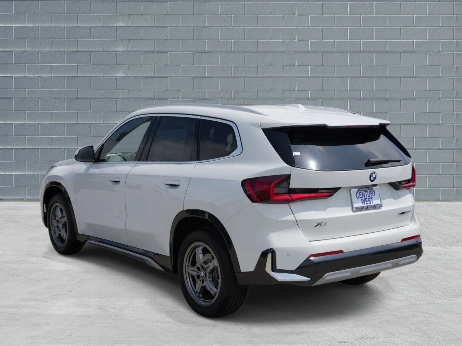 New 2026 Alpine White BMW xDrive28i image 3
