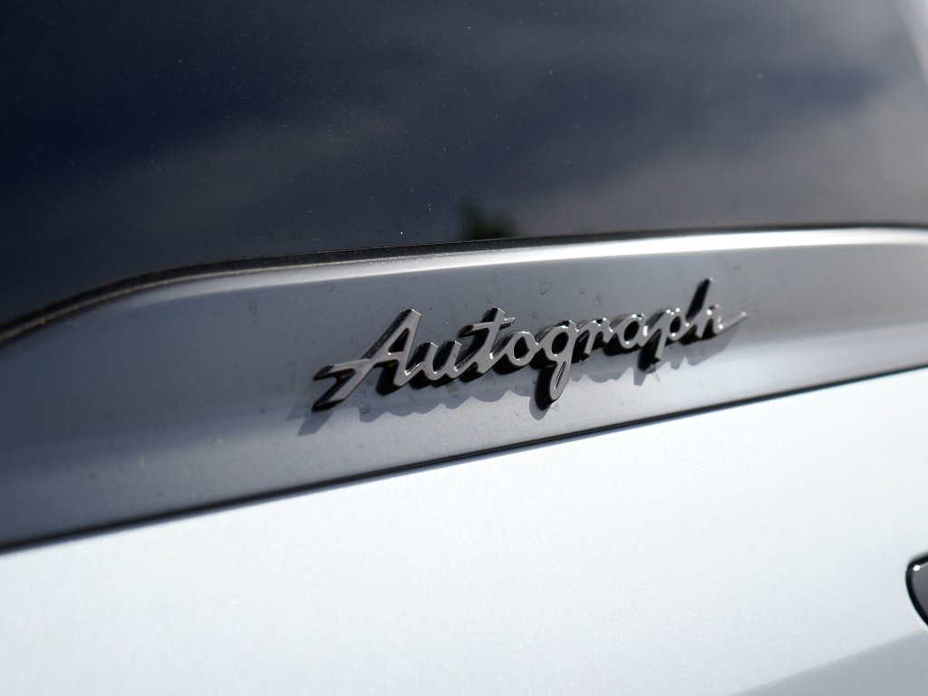 Used 2026 Radiant White/Black Obsidian INFINITI AUTOGRAPH image 9