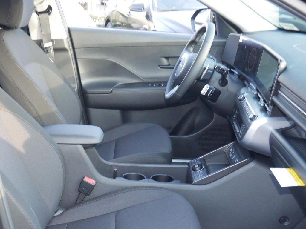 New 2025 Gray Hyundai SEL image 7