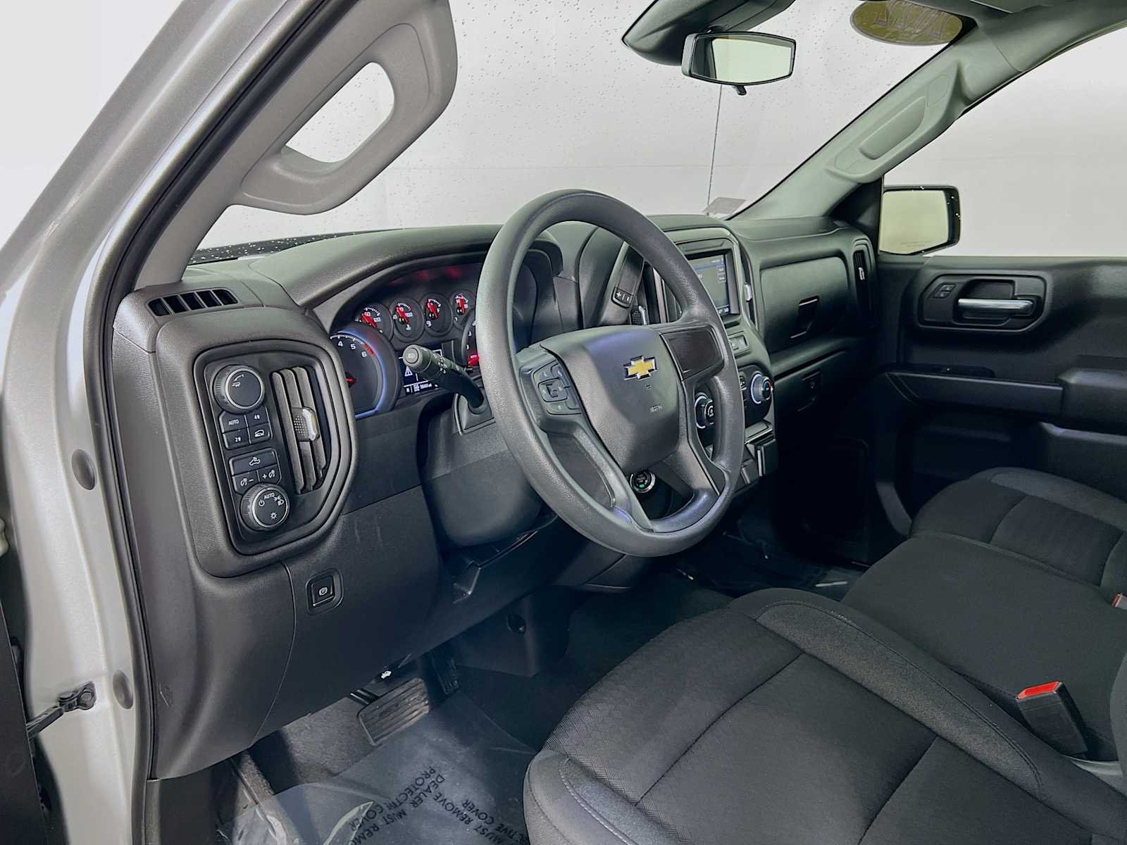 Used 2022 Silver Ice Metallic Chevrolet Custom image 9