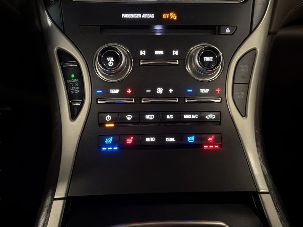 Used 2017 Gray Lincoln Reserve image 28