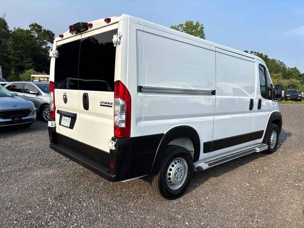 Used 2025 White Ram  image 3