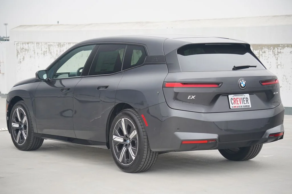 2026 BMW iX 45 - Photo 7