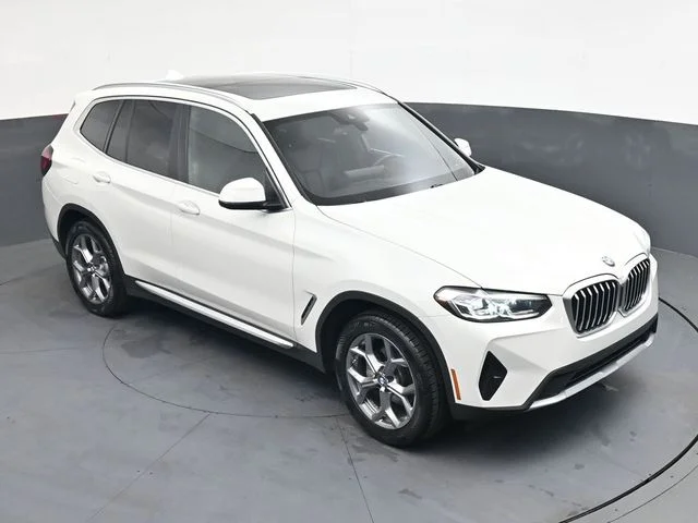 Used 2024  BMW xDrive30i image 22