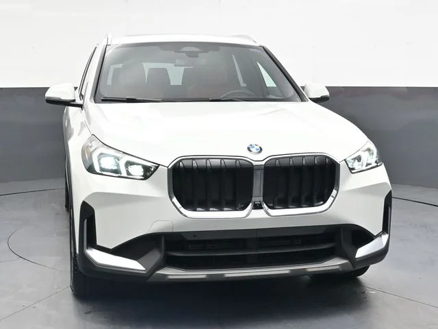 Used 2023 White BMW xDrive28i image 11
