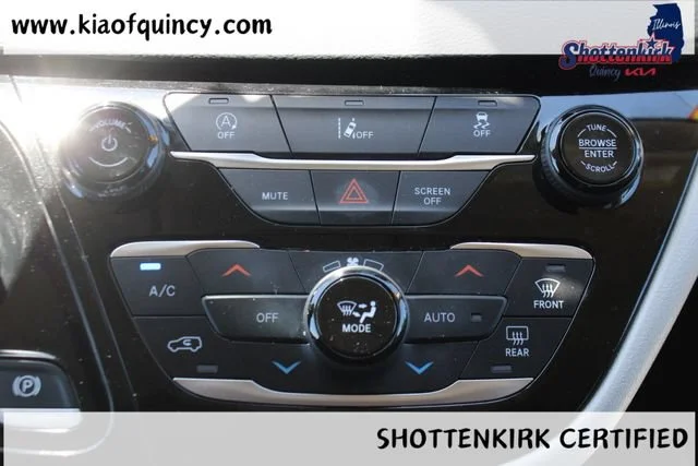 Used 2022 Granite Chrysler Touring L image 29