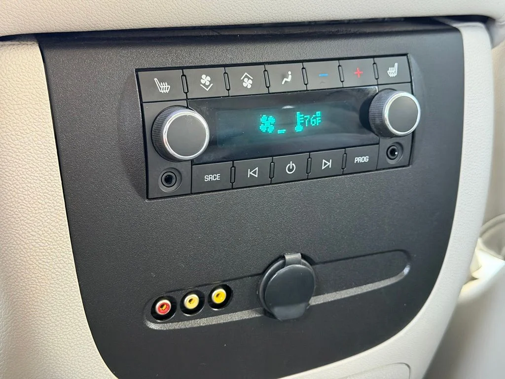 Used 2013 White Chevrolet LTZ image 23
