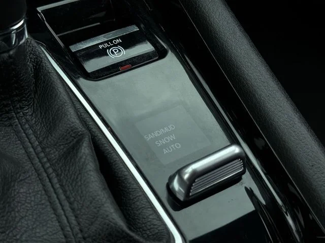 Used 2024 White/off-white Jeep Limited image 23