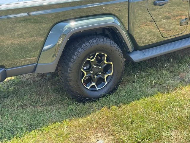Used 2022 Green Jeep Sport image 14
