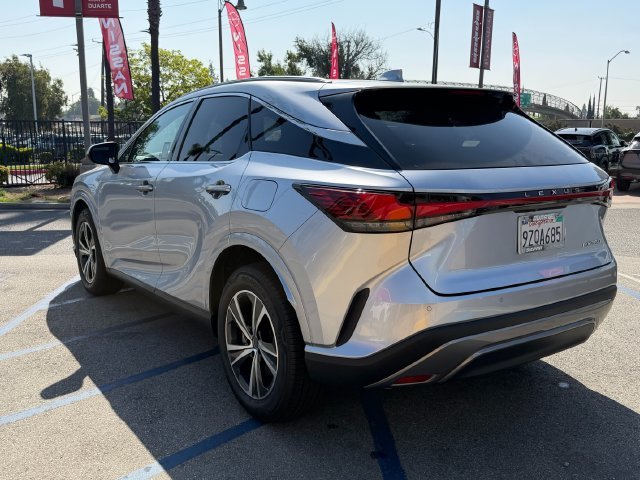 Used 2023 Silver Lexus 350 Premium image 5