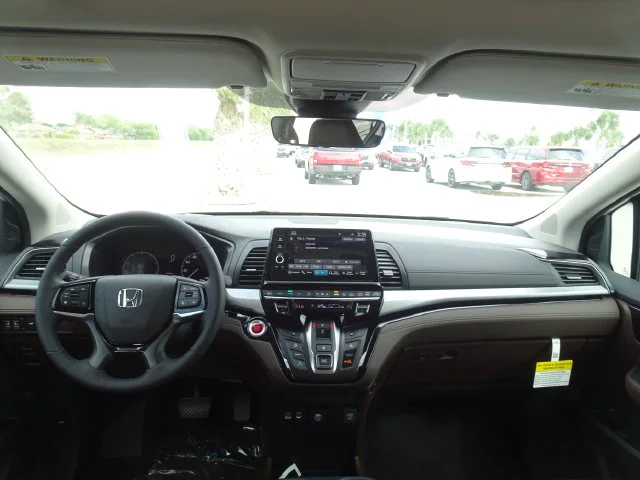 New 2027 Platinum White Pearl Honda Touring image 12