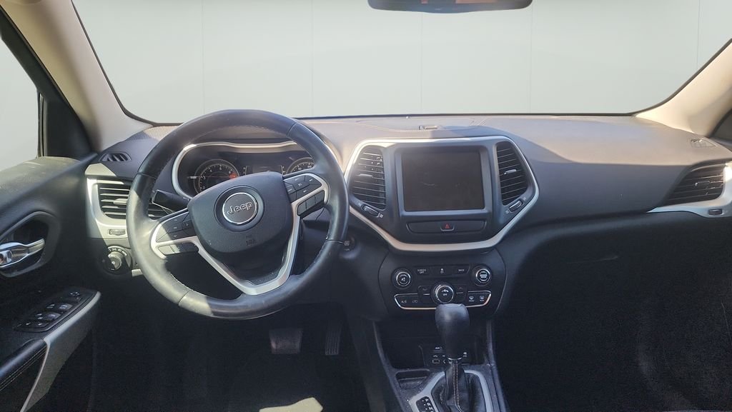 Used 2018 Blue Jeep Latitude Plus image 9