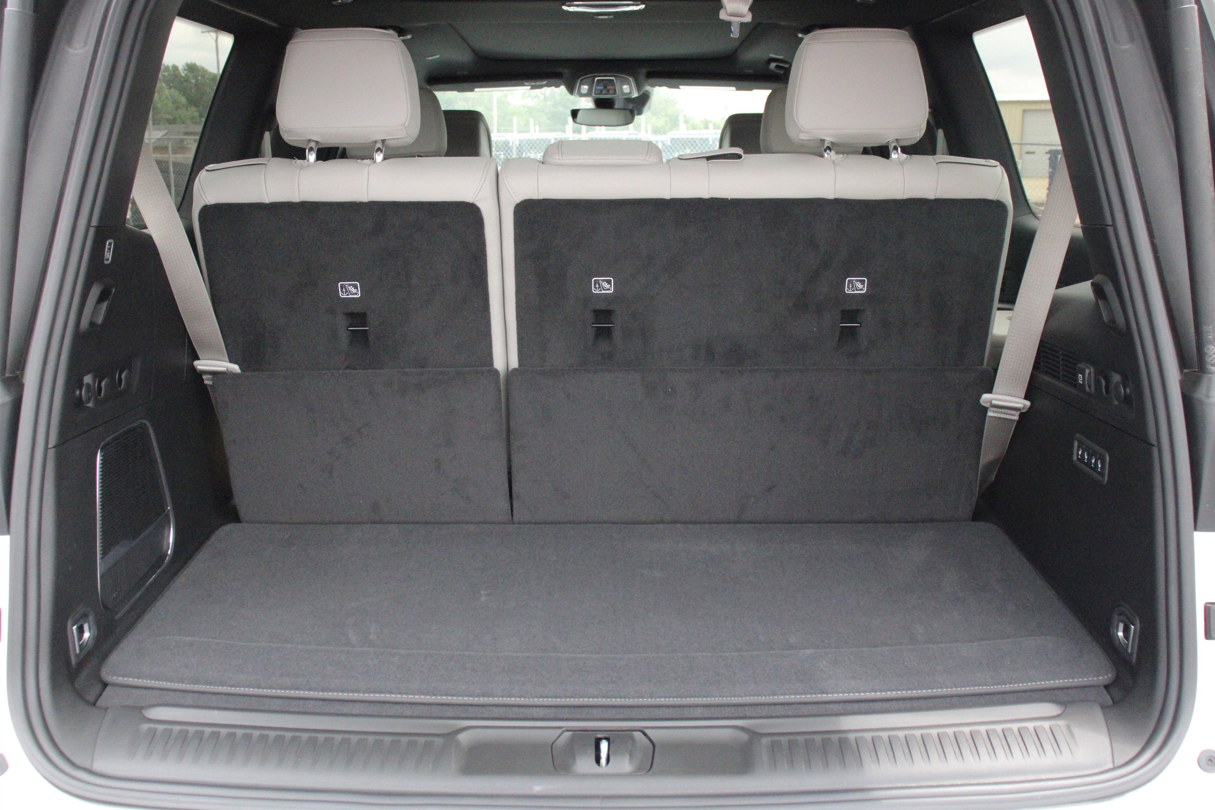 New 2026 Bright White Clear-Coat Exterior Paint Jeep Limited Reserve image 27