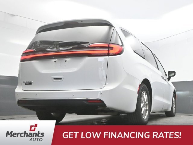 Used 2024 White Chrysler Touring L image 39